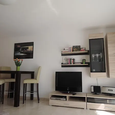 Bella Vista * اممنستاد ام بودينسي